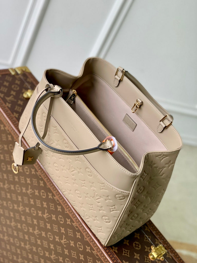 LV M25575 Louis Vuitton Avenue MM Handbag Apricot