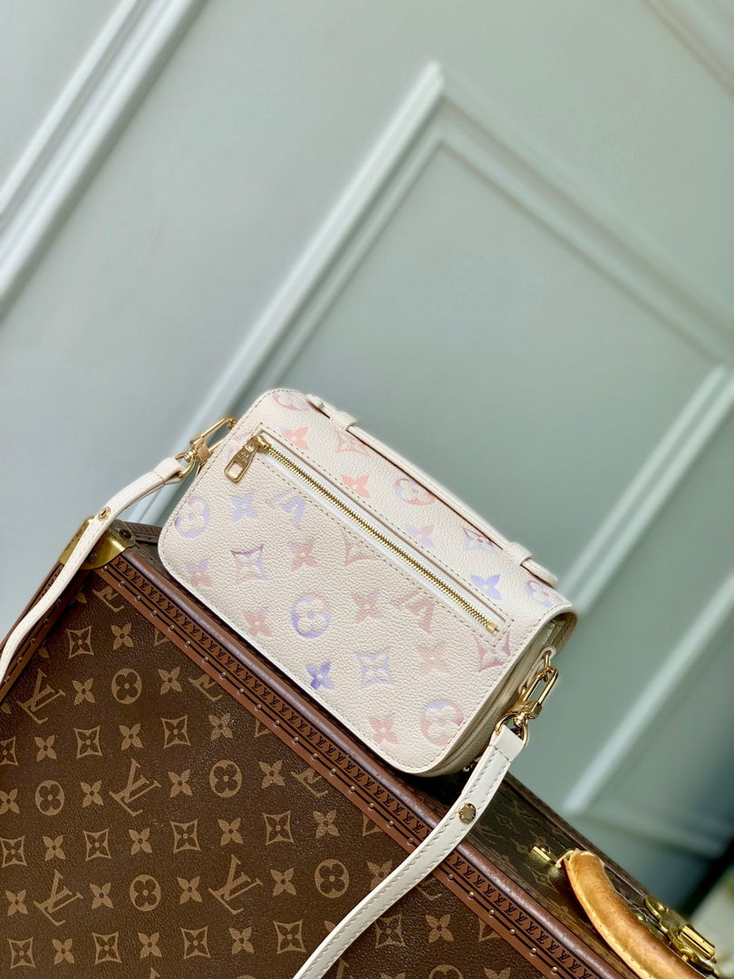 LV M25682 Louis Vuitton Pochette M¨¦tis East West Dream Cream