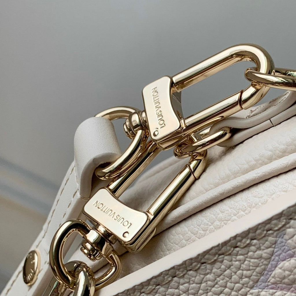 LV M25682 Louis Vuitton Pochette M¨¦tis East West Dream Cream