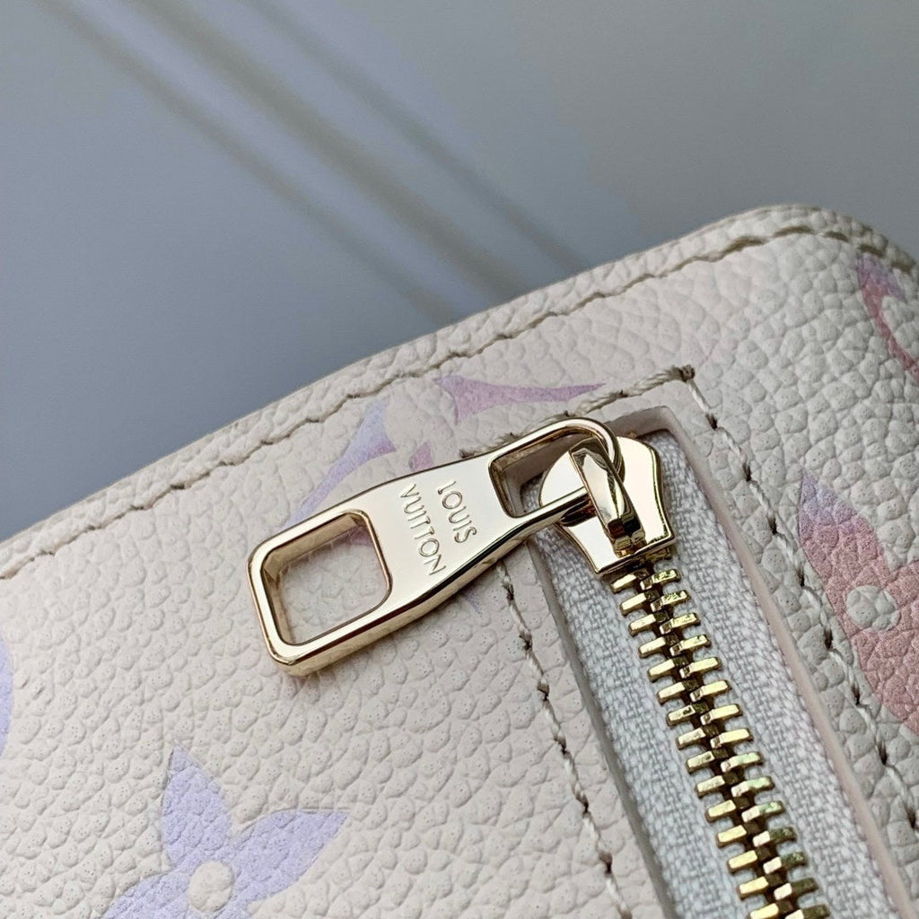 LV M25682 Louis Vuitton Pochette M¨¦tis East West Dream Cream