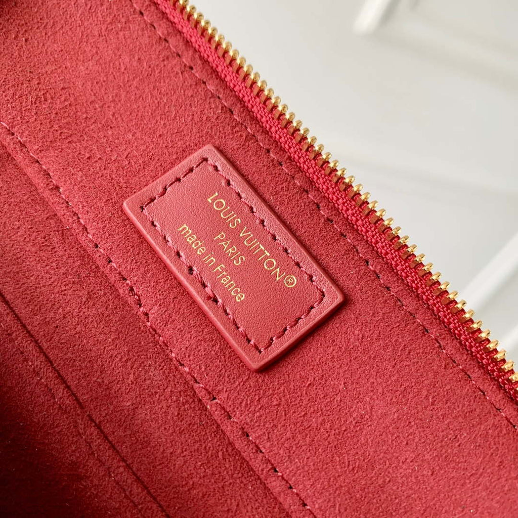 LV M25688 Louis Vuitton Nice Beauty Bag Monogram Rouge