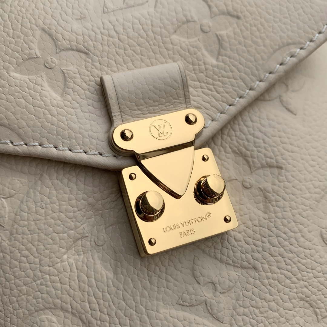 LV M25819 Louis Vuitton Nano No¨¦ Backpack Cream