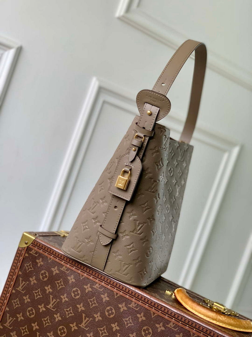 LV M25823 Louis Vuitton All In GM Bag Smoke