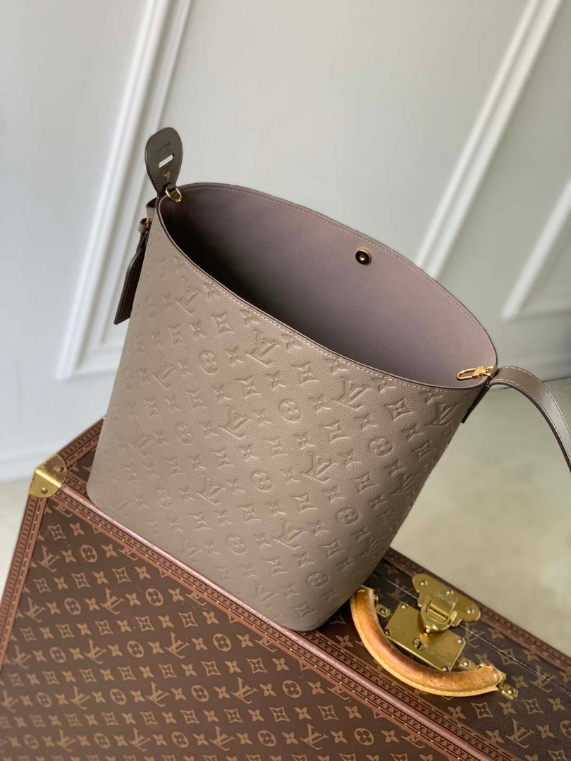 LV M25823 Louis Vuitton All In GM Bag Smoke