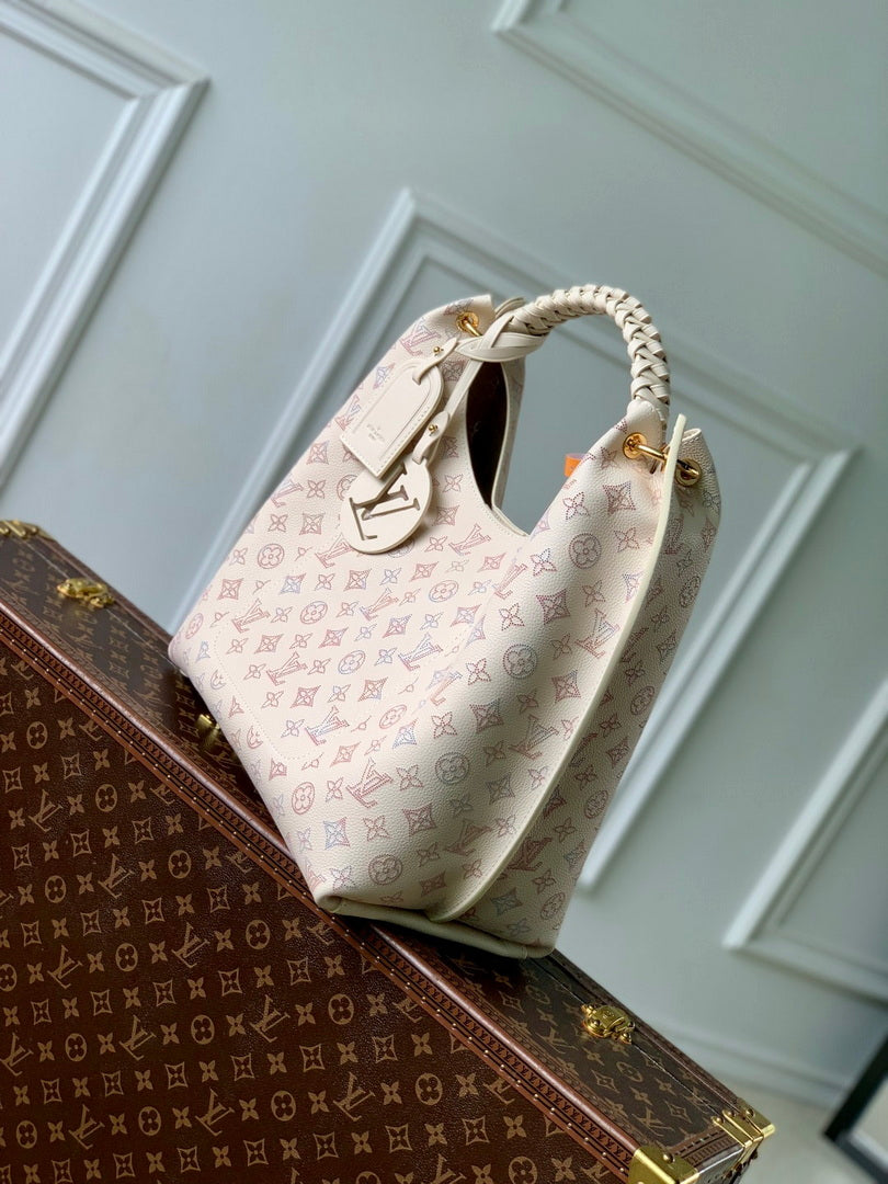 LV M25894 Louis Vuitton Carmel Handbag Dream Cream