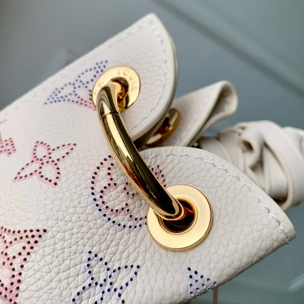 LV M25894 Louis Vuitton Carmel Handbag Dream Cream