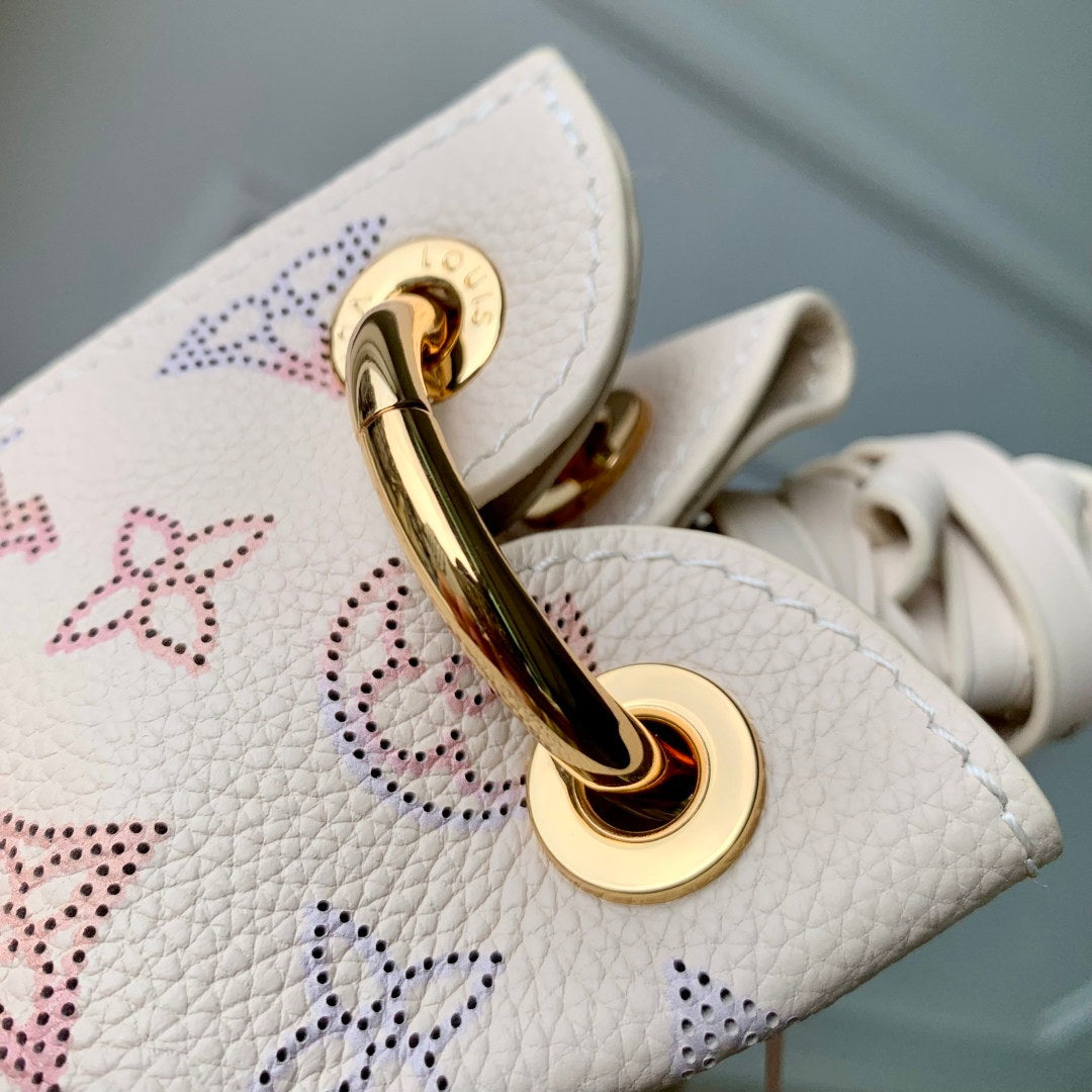 LV M25894 Louis Vuitton Carmel Handbag Dream Cream