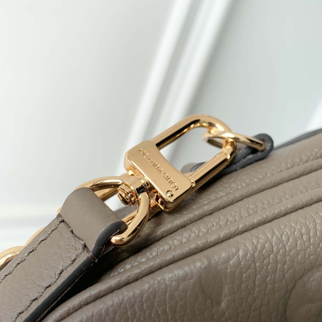 LV M25910 Louis Vuitton Pochette Metis East West Bag Smoke