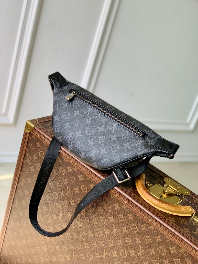 LV M25924 Louis Vuitton Discovery Bumbag Bamboo Green
