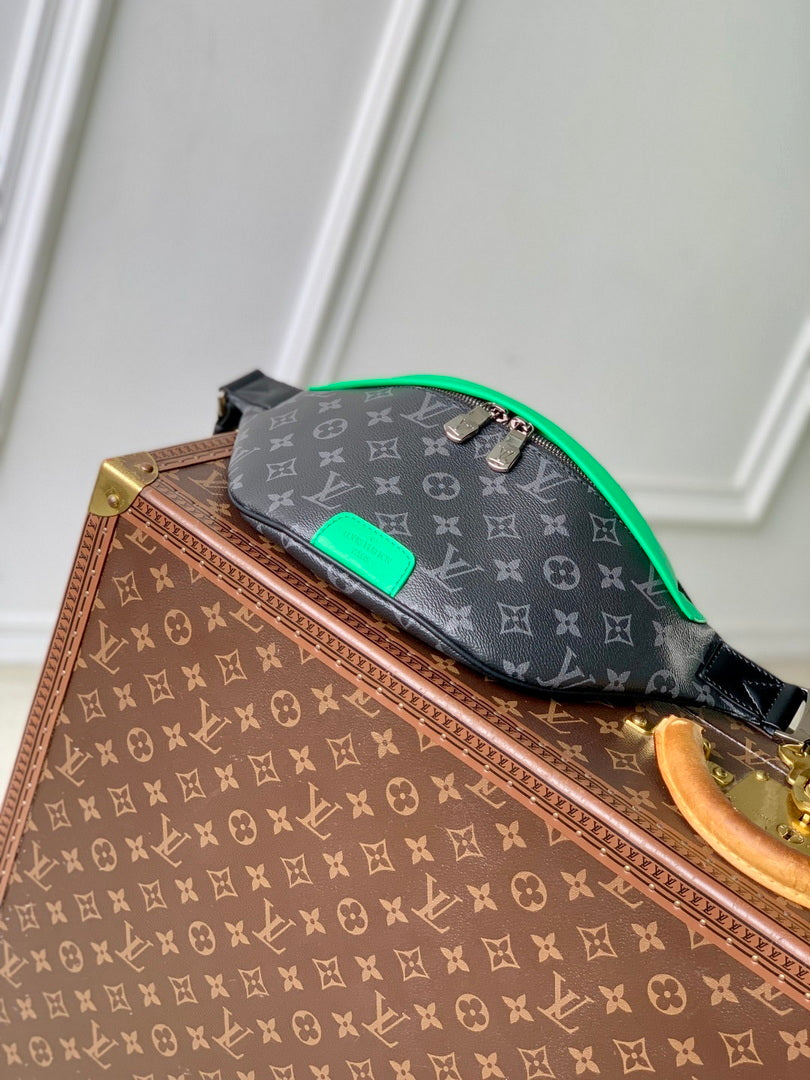 LV M25924 Louis Vuitton Discovery Bumbag Bamboo Green