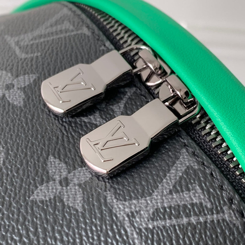 LV M25924 Louis Vuitton Discovery Bumbag Bamboo Green