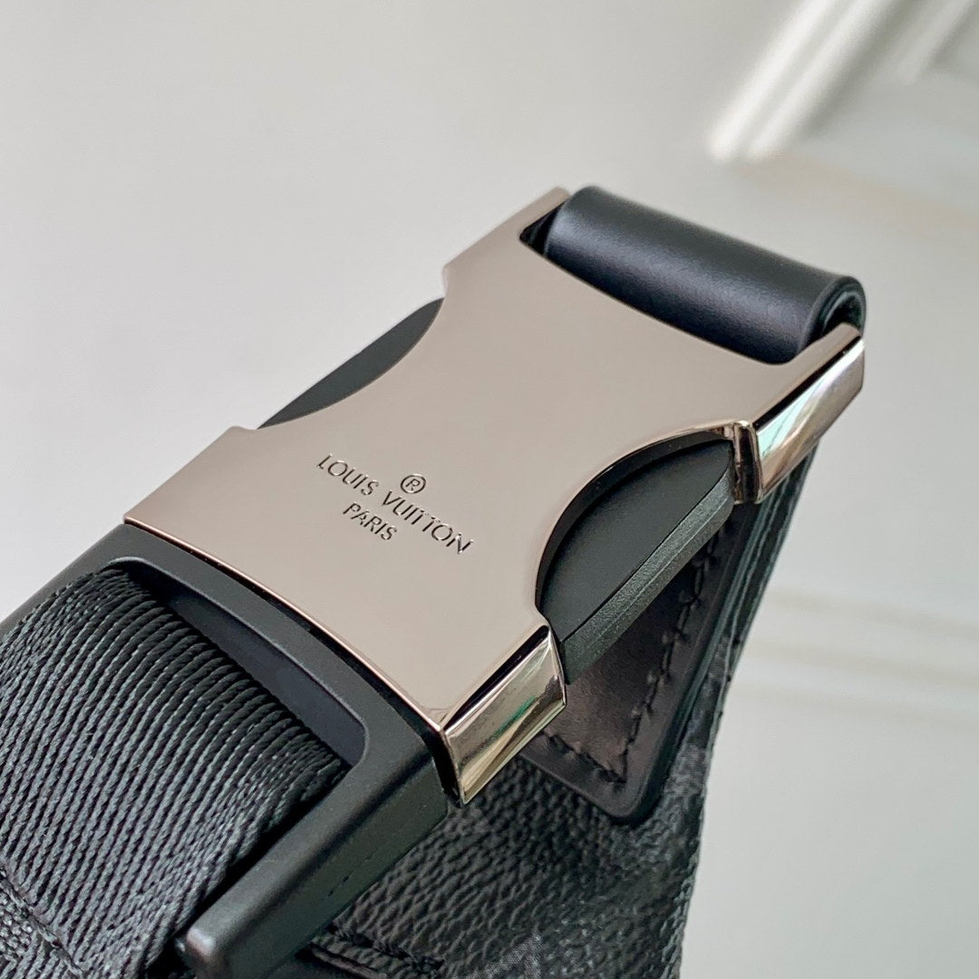 LV M25924 Louis Vuitton Discovery Bumbag Bamboo Green