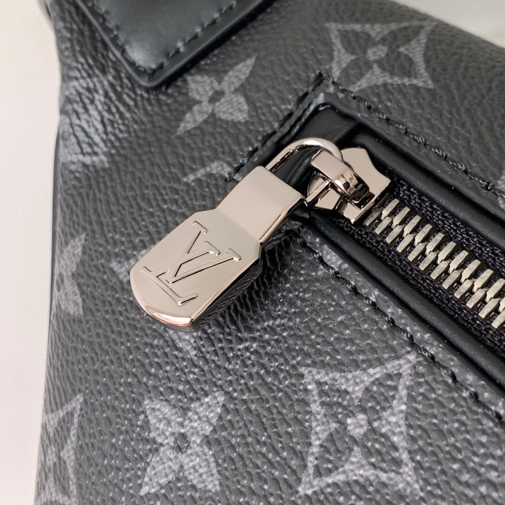 LV M25924 Louis Vuitton Discovery Bumbag Bamboo Green