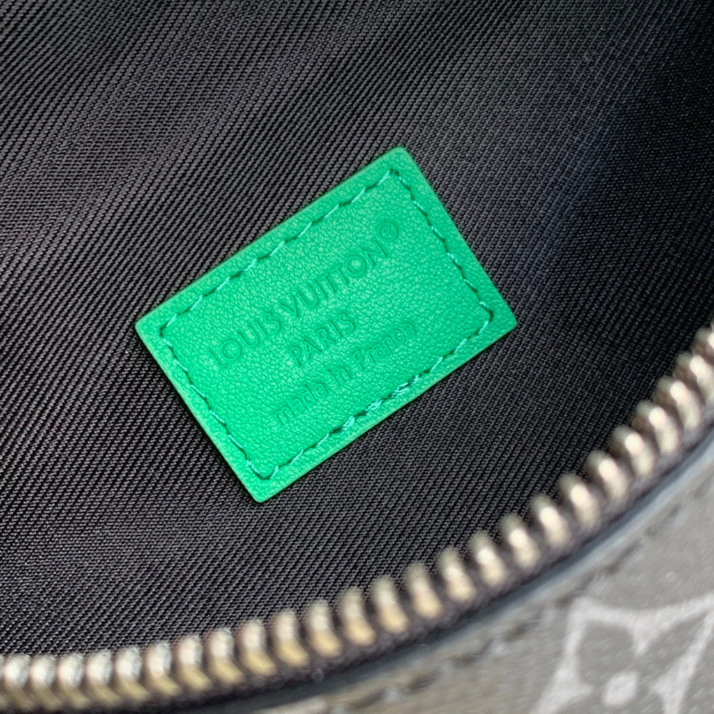 LV M25924 Louis Vuitton Discovery Bumbag Bamboo Green