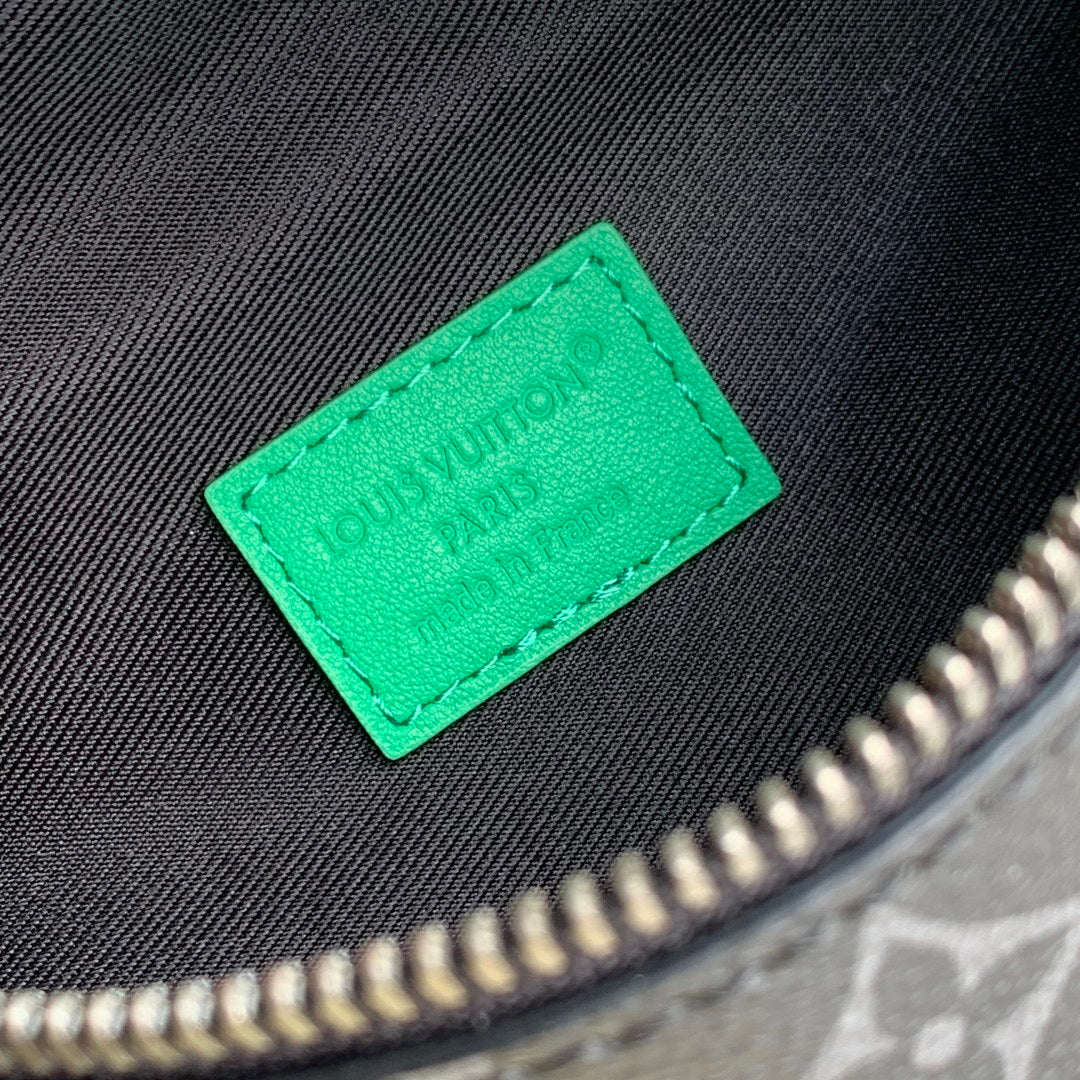 LV M25924 Louis Vuitton Discovery Bumbag Bamboo Green