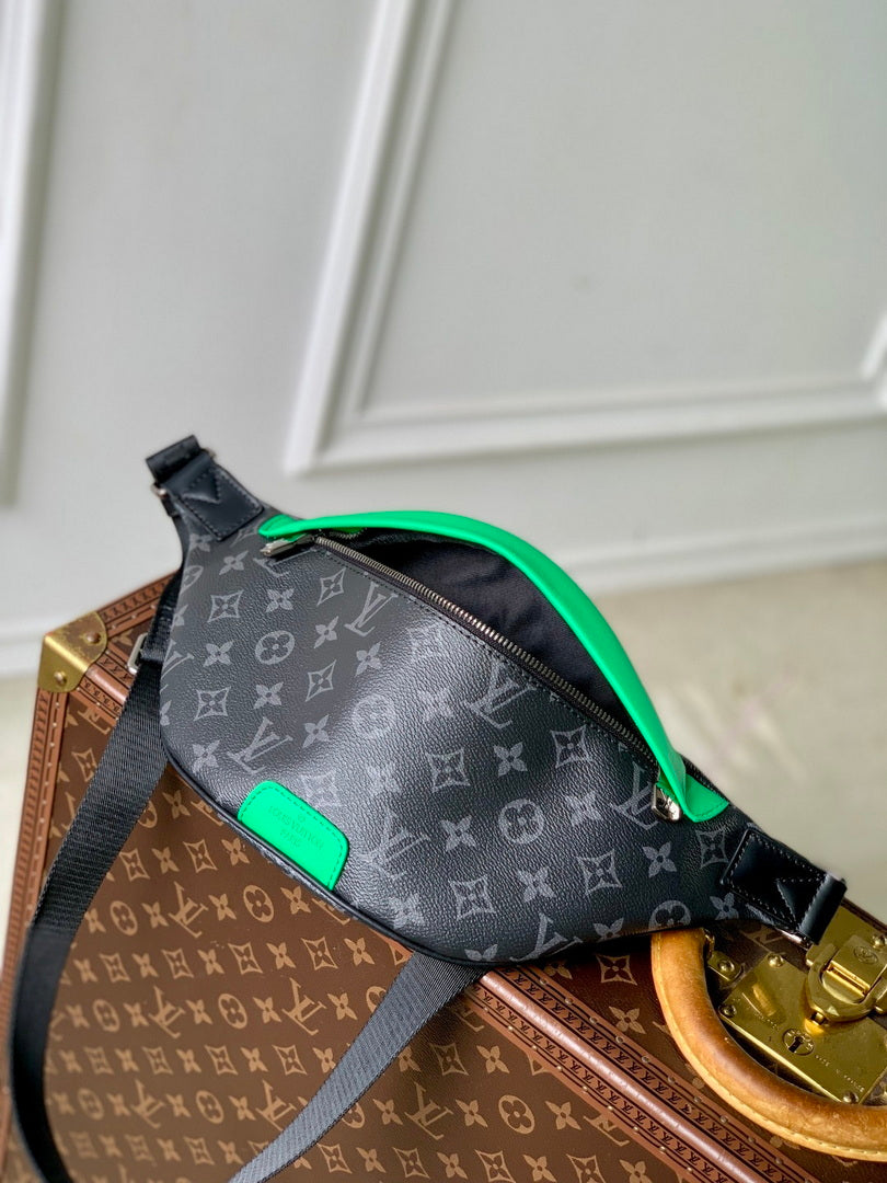 LV M25924 Louis Vuitton Discovery Bumbag Bamboo Green