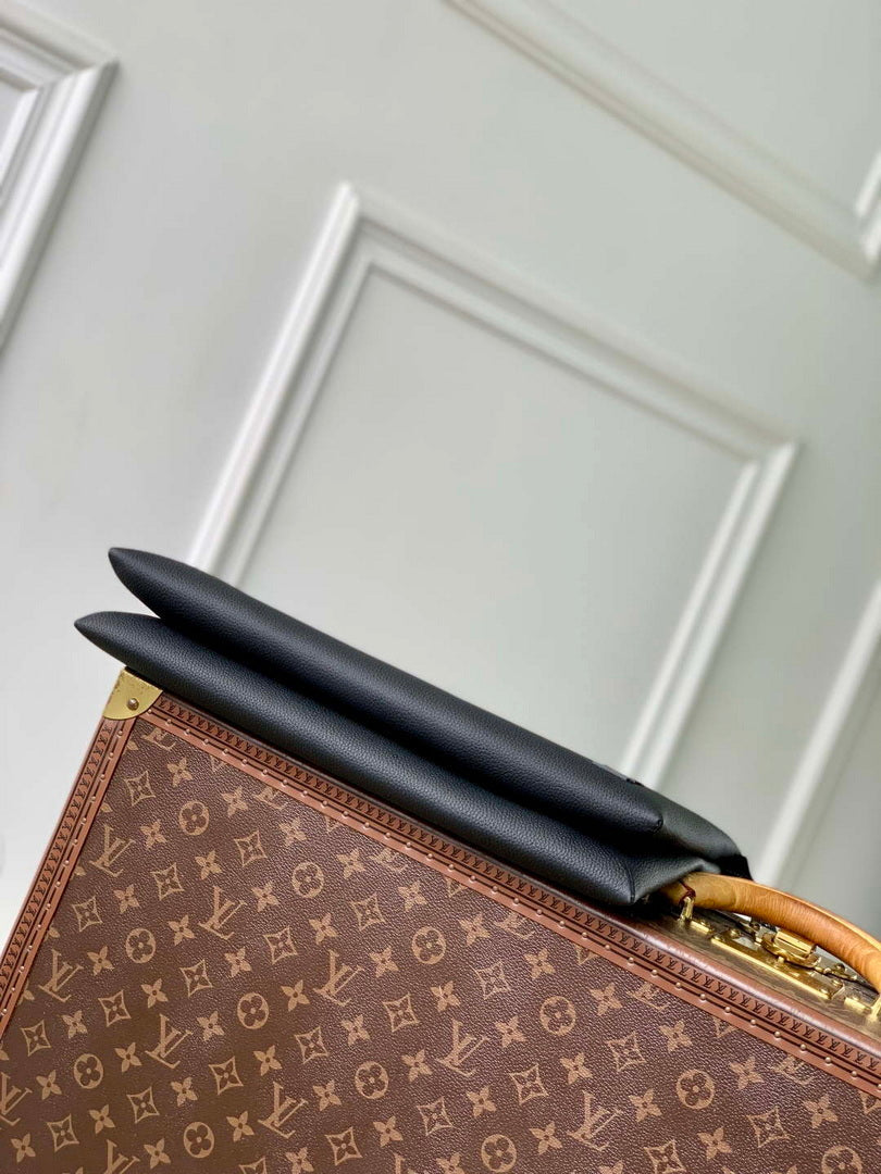 LV M25943 Louis Vuitton Duo Pouch Bag Black