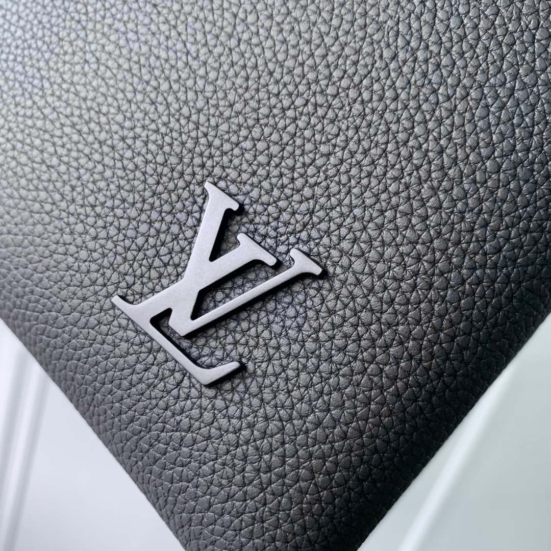 LV M25943 Louis Vuitton Duo Pouch Bag Black