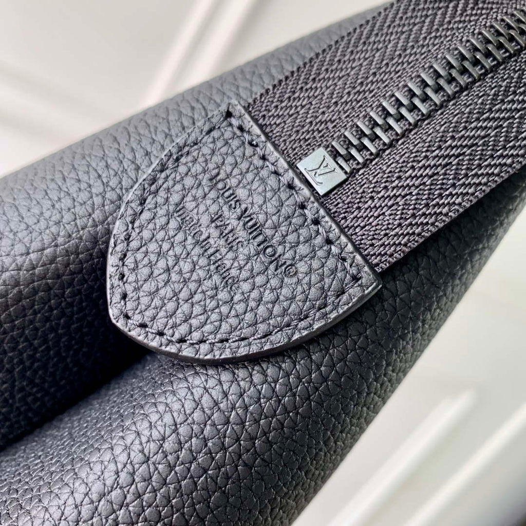 LV M25943 Louis Vuitton Duo Pouch Bag Black