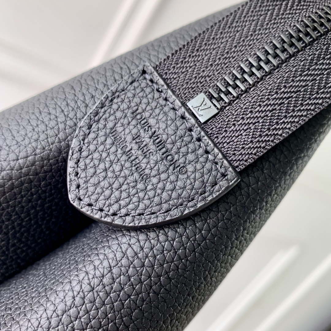 LV M25943 Louis Vuitton Duo Pouch Bag Black