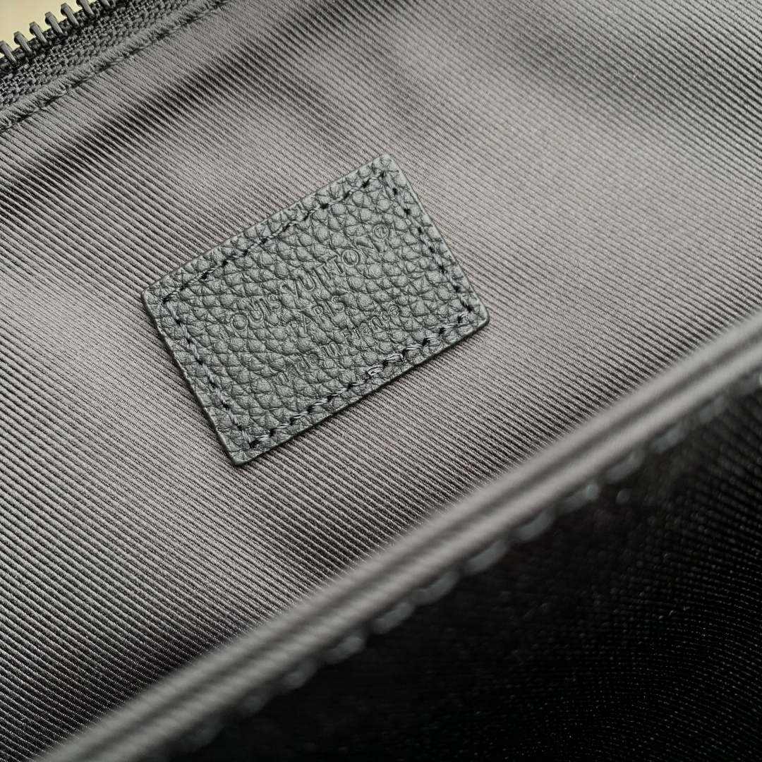 LV M25943 Louis Vuitton Duo Pouch Bag Black