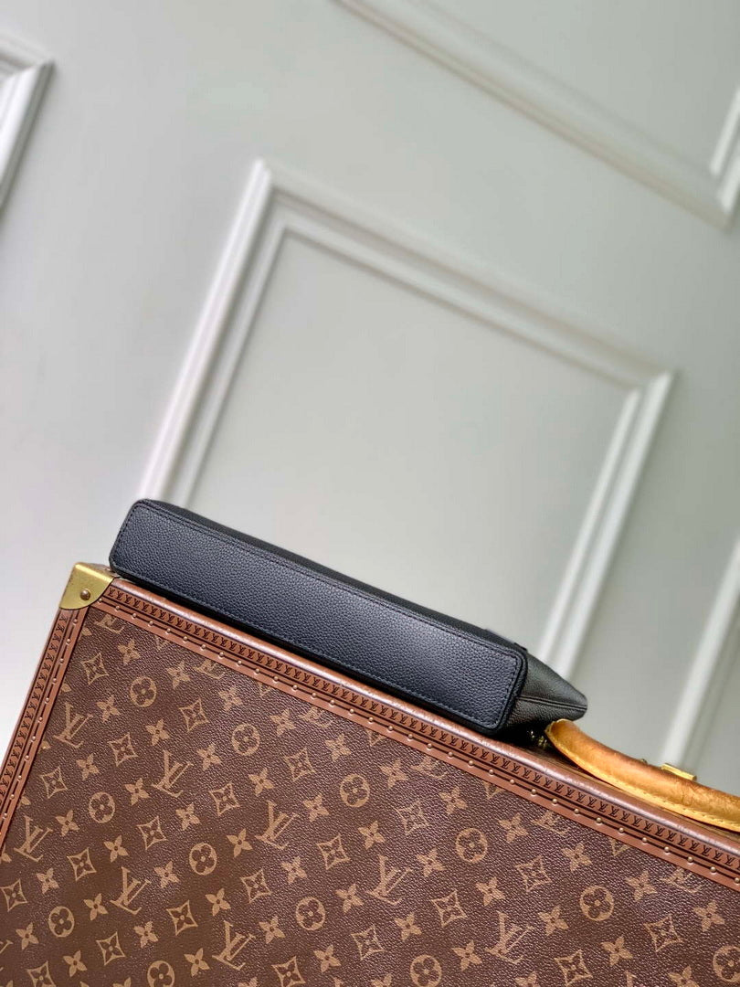 LV M25955 Louis Vuitton Takeoff Pouch Bag Black