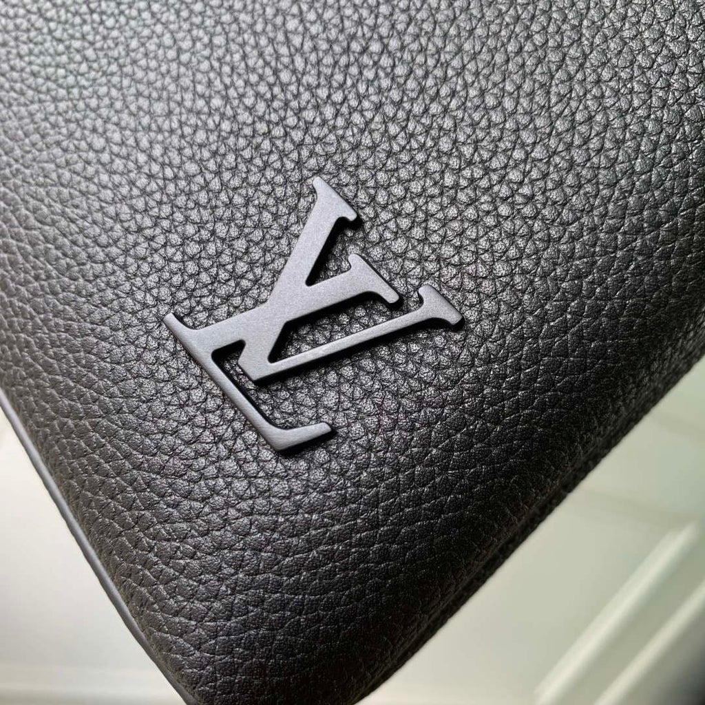 LV M25955 Louis Vuitton Takeoff Pouch Bag Black