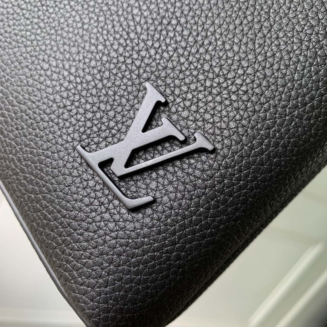 LV M25955 Louis Vuitton Takeoff Pouch Bag Black
