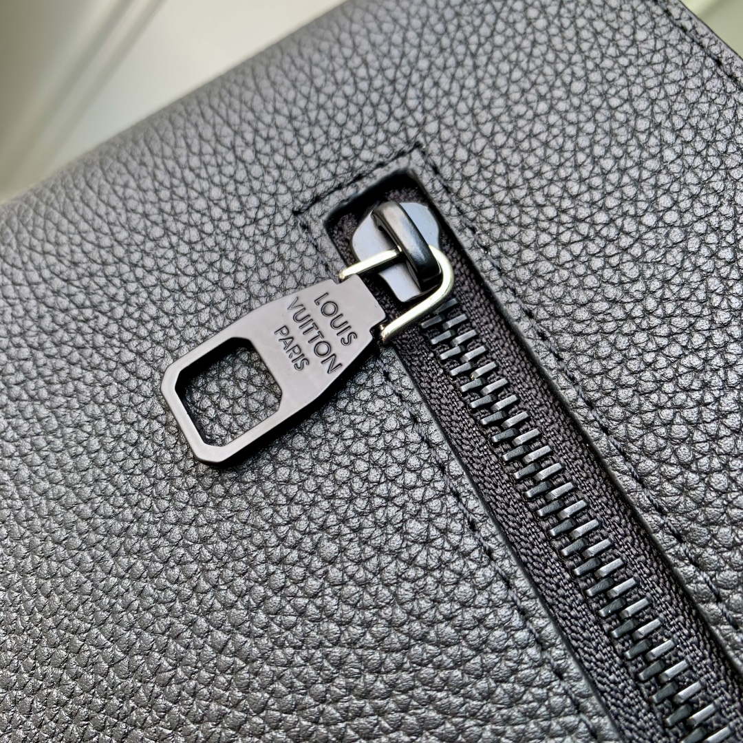 LV M25955 Louis Vuitton Takeoff Pouch Bag Black