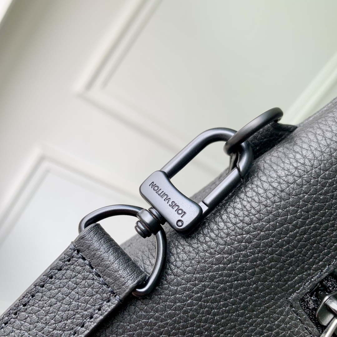 LV M25955 Louis Vuitton Takeoff Pouch Bag Black