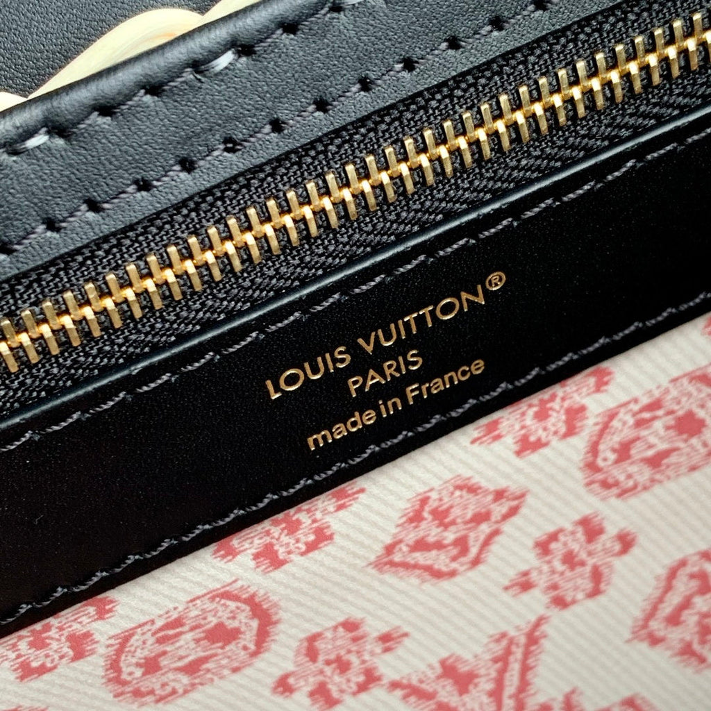 LV M26003 Louis Vuitton Capucines Mini Bag Black