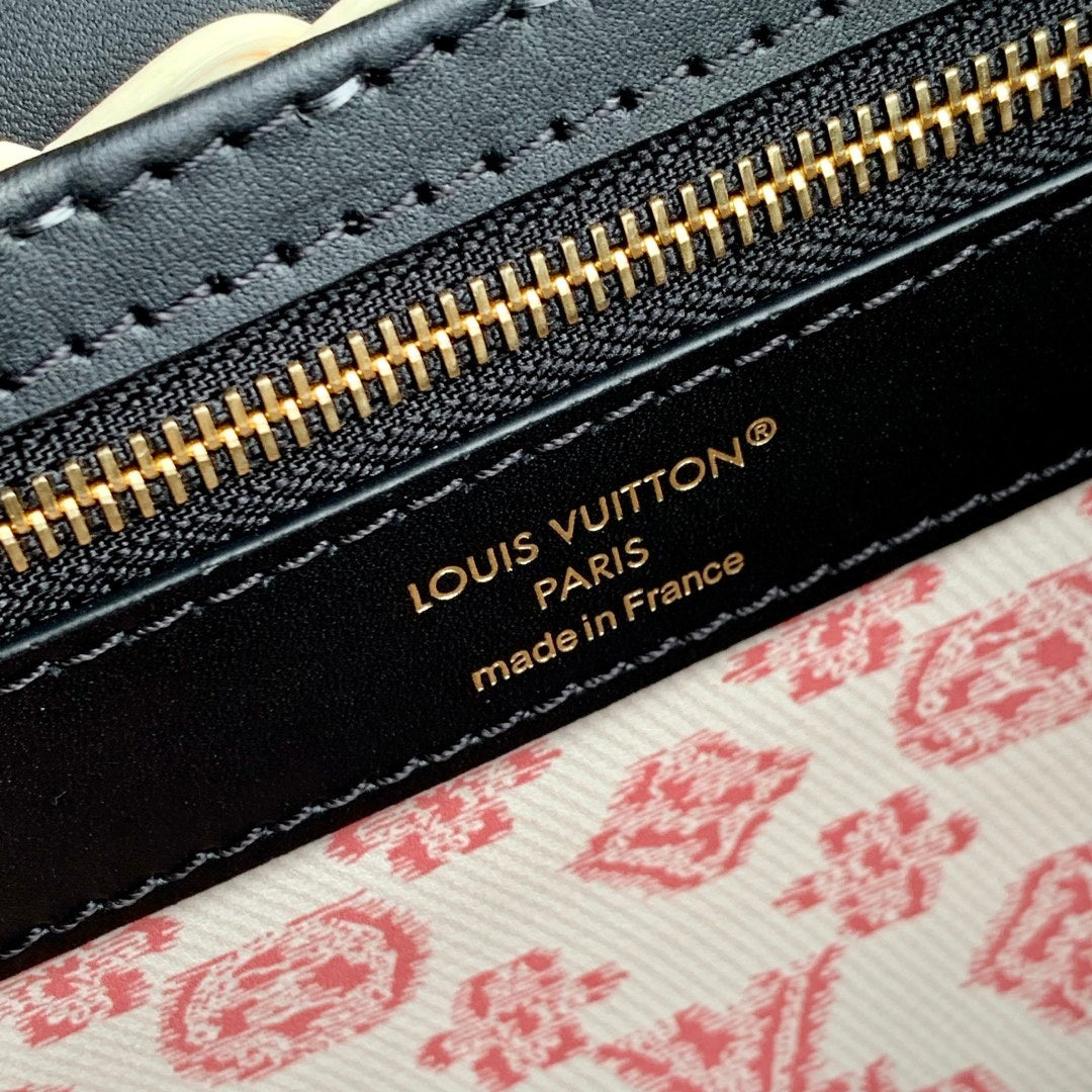 LV M26003 Louis Vuitton Capucines Mini Bag Black