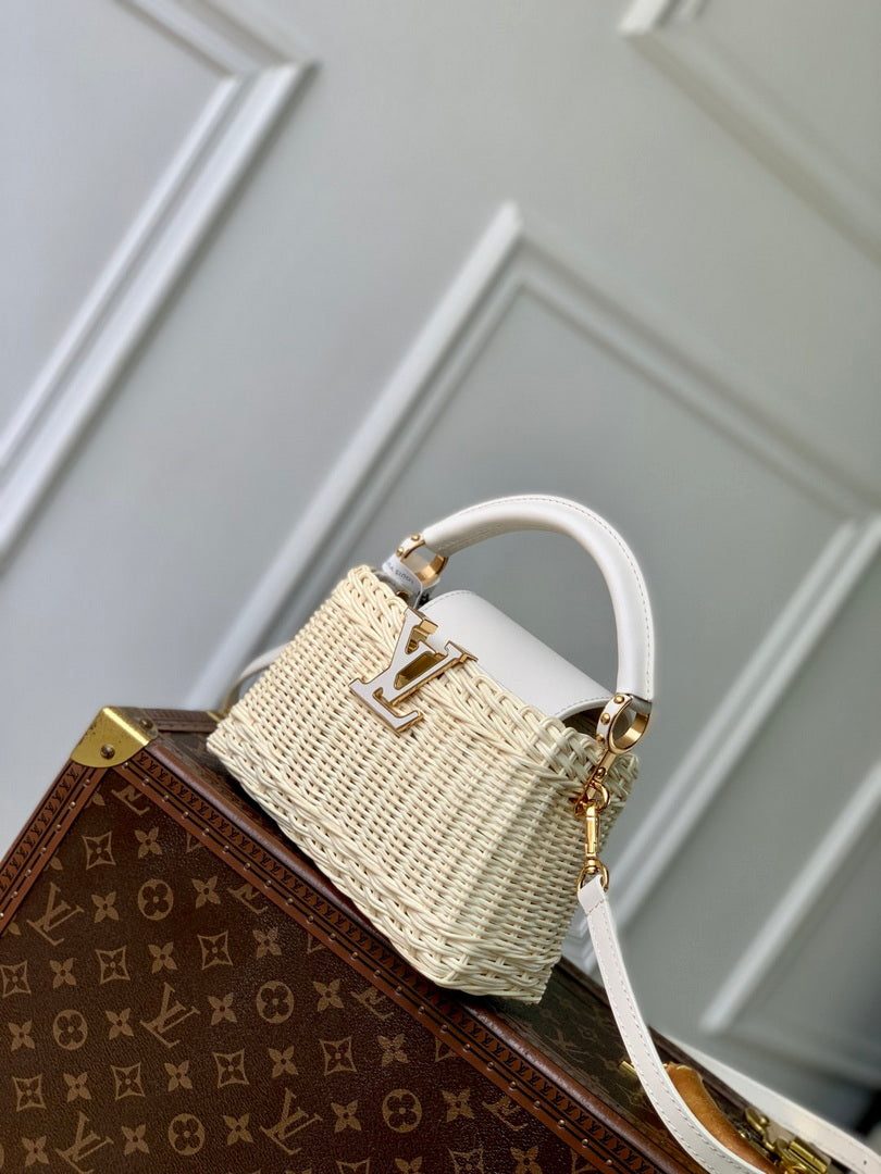 LV M26004 Louis Vuitton Capucines Mini Bag White