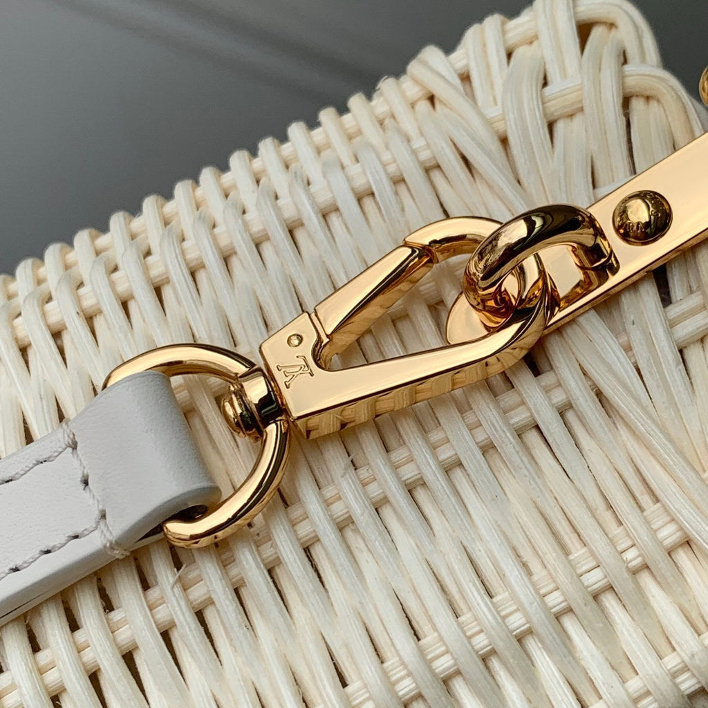 LV M26004 Louis Vuitton Capucines Mini Bag White