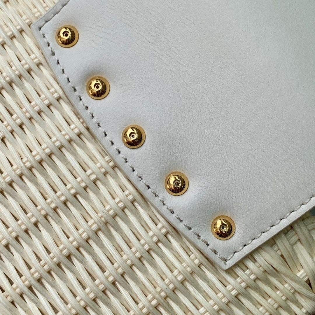 LV M26004 Louis Vuitton Capucines Mini Bag White