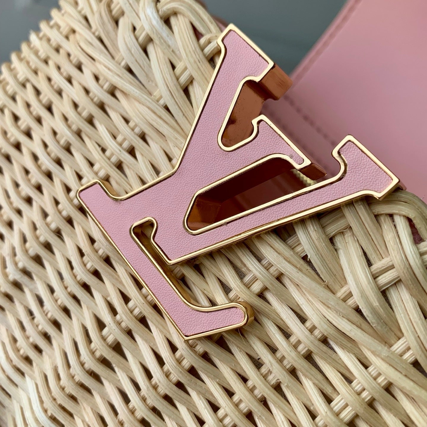 LV M26005 Louis Vuitton Capucines Mini Bag Light Pink