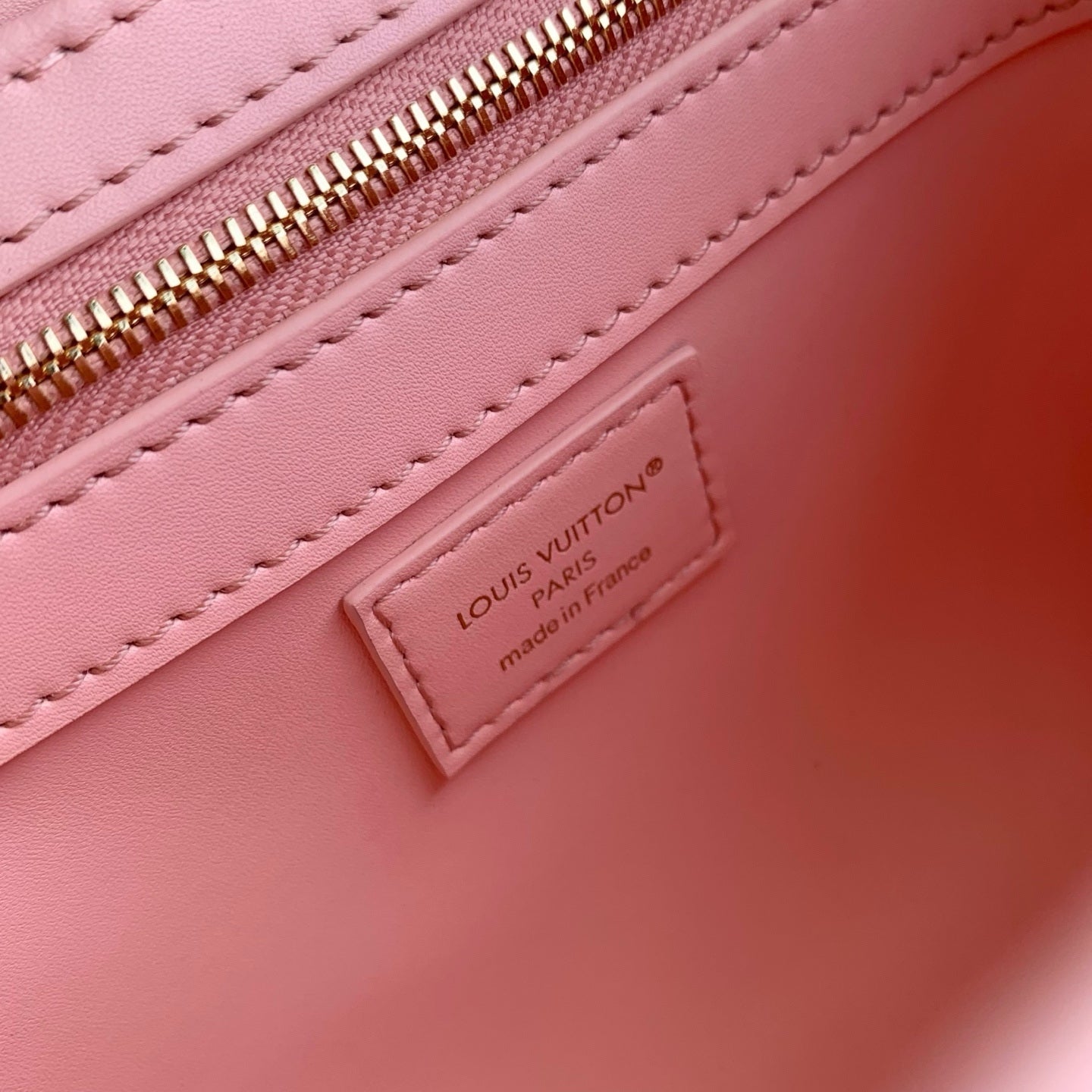 LV M26005 Louis Vuitton Capucines Mini Bag Light Pink