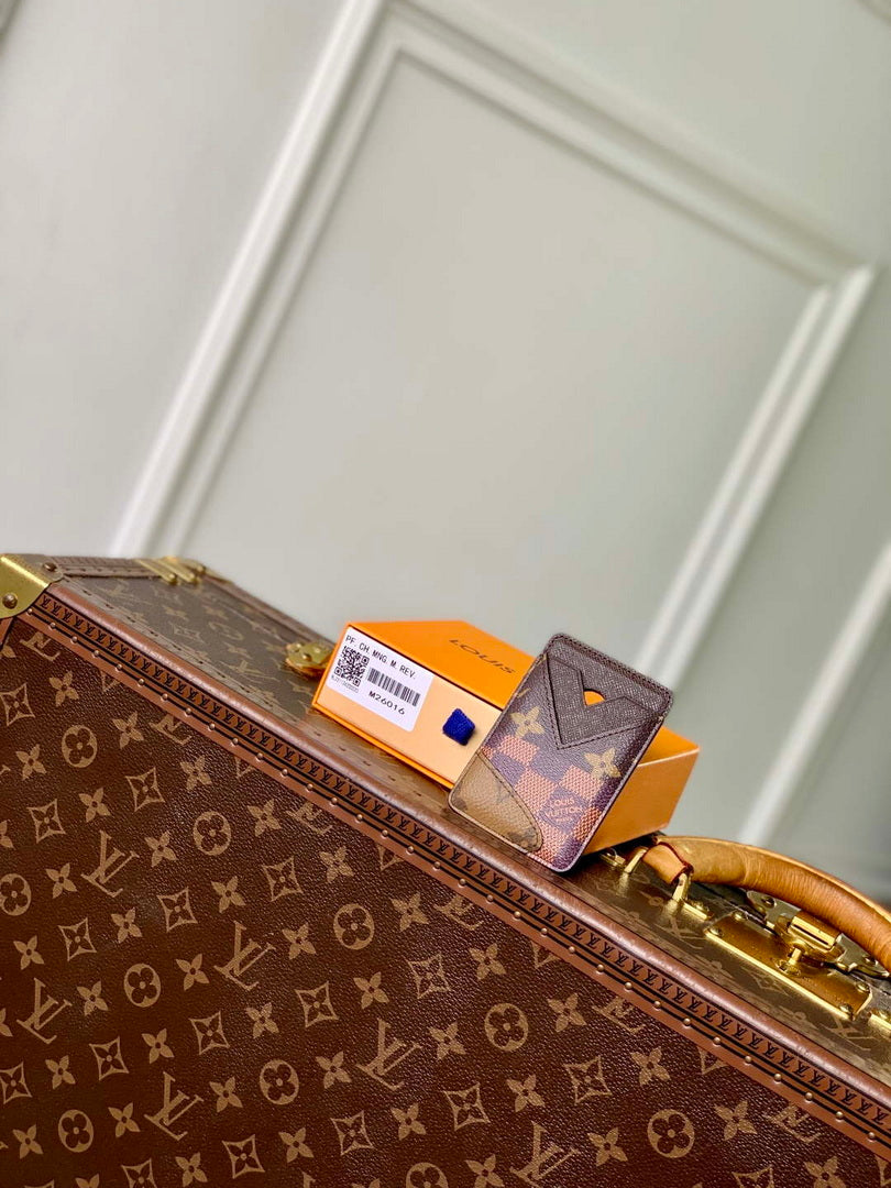 LV M26016 Louis Vuitton Porte-Cartes Magnet Brown