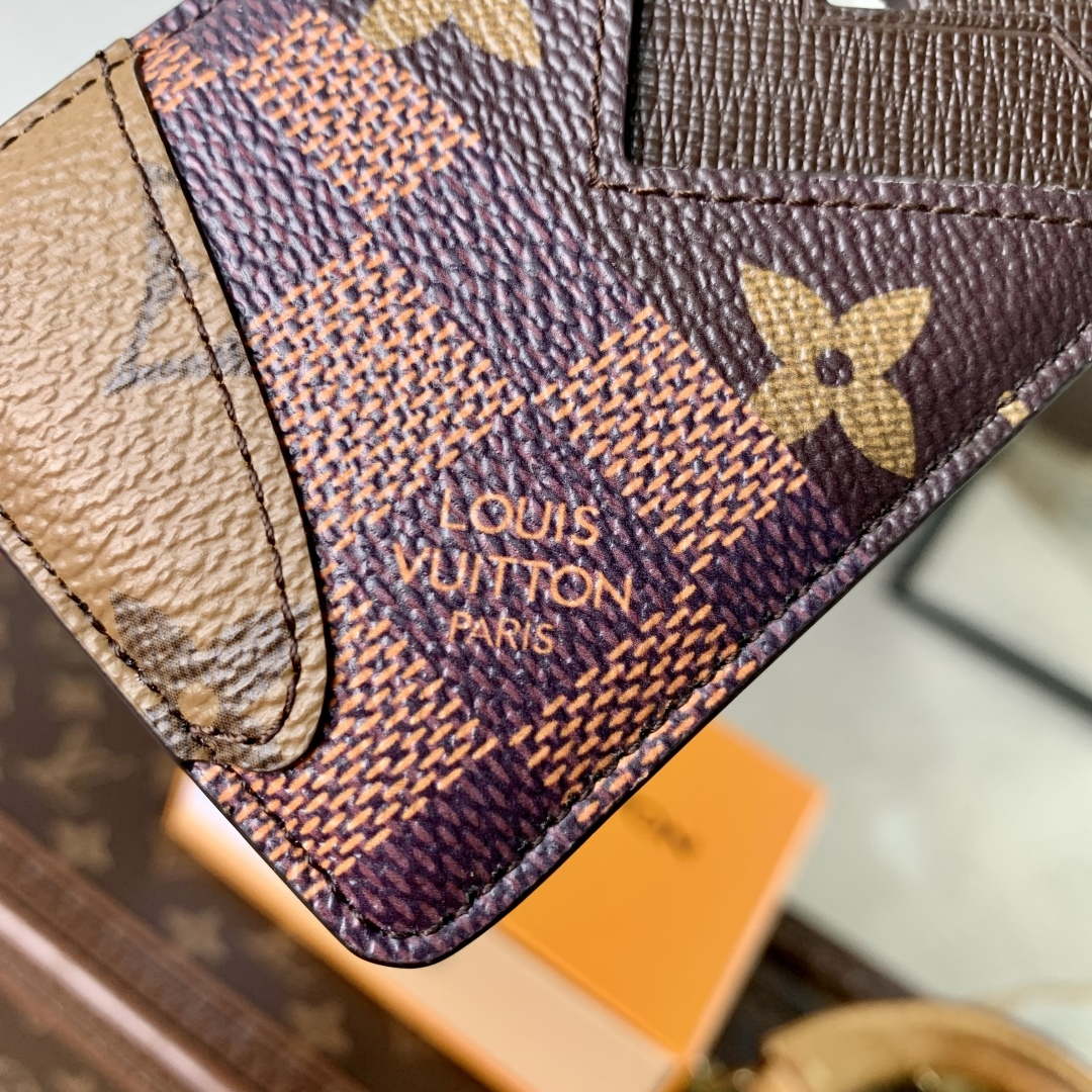 LV M26016 Louis Vuitton Porte-Cartes Magnet Brown
