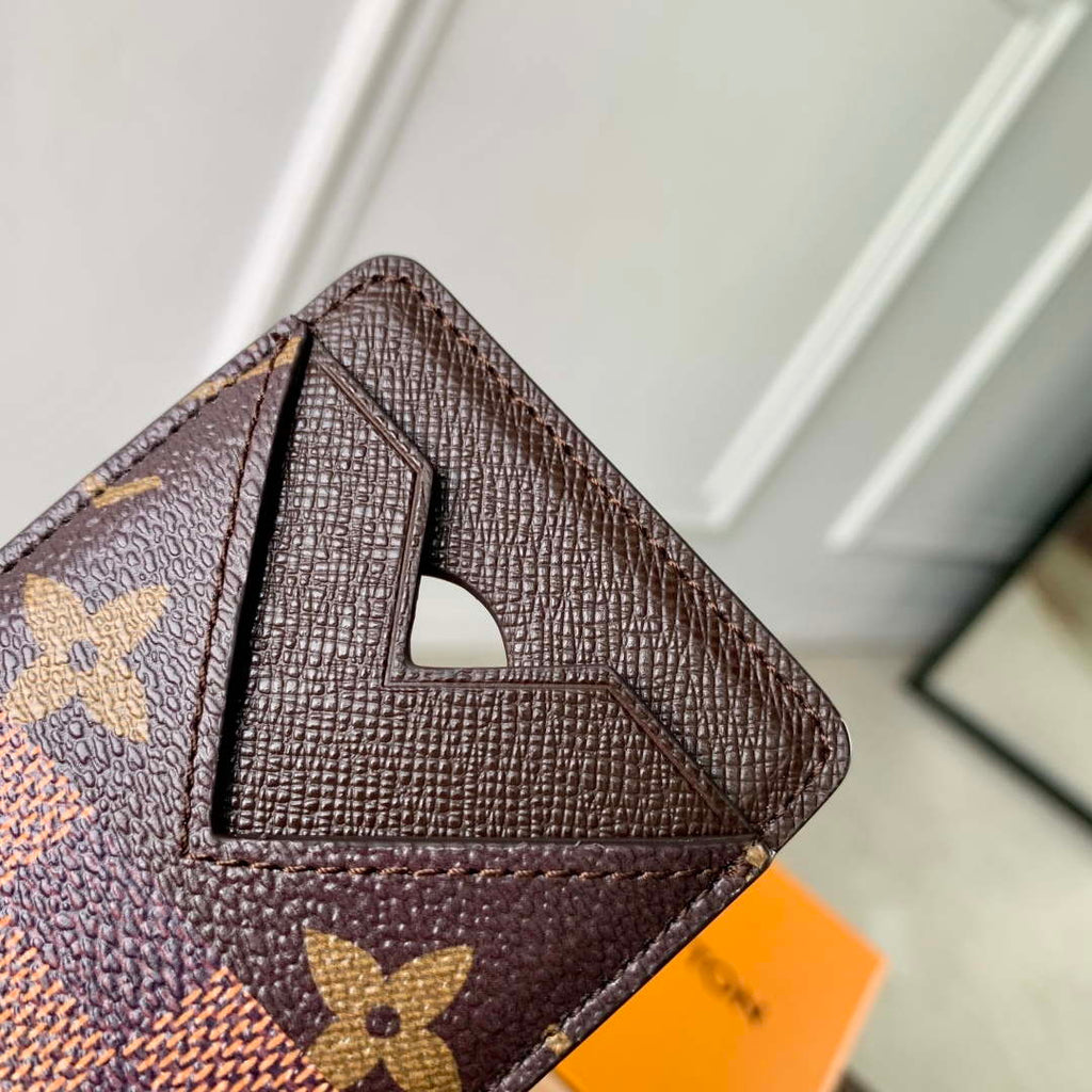 LV M26016 Louis Vuitton Porte-Cartes Magnet Brown