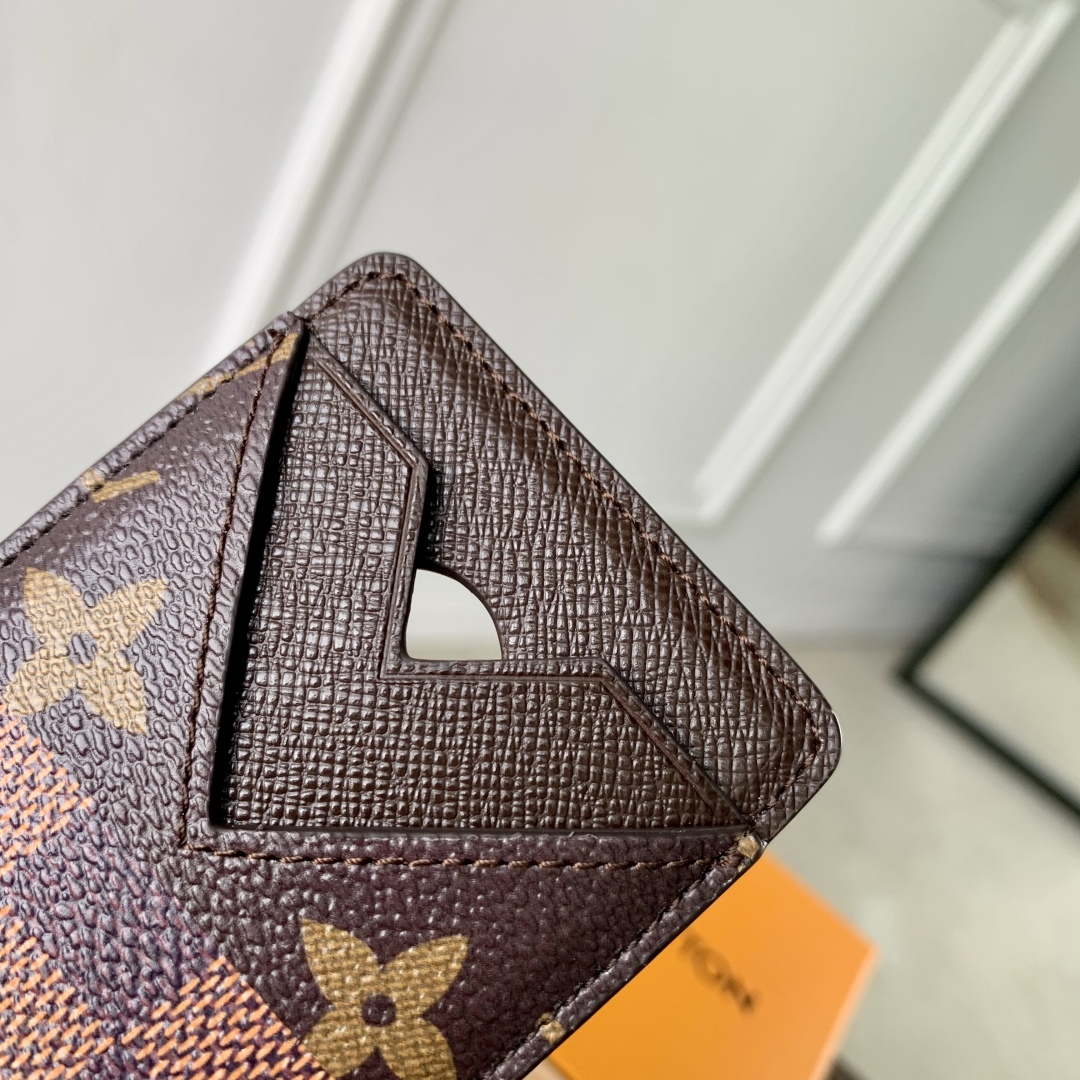 LV M26016 Louis Vuitton Porte-Cartes Magnet Brown