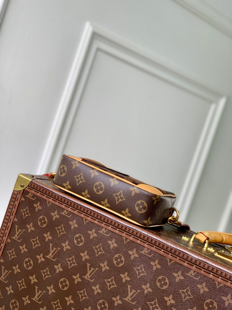 LV M26020 Louis Vuitton Trocad¨¦ro Wearable Wallet Brown