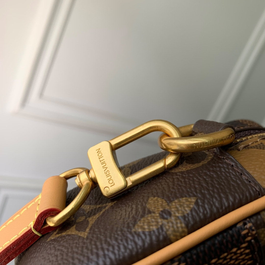 LV M26020 Louis Vuitton Trocad¨¦ro Wearable Wallet Brown