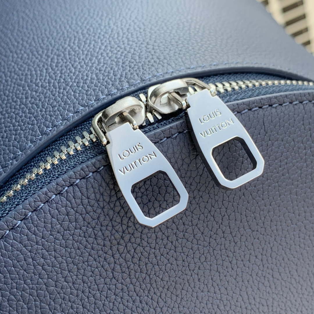 LV M26022 Louis Vuitton Discovery Work Backpack Navy Blue