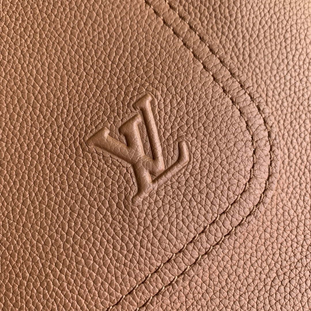 LV M26023 Louis Vuitton Fastline Backpack Tan