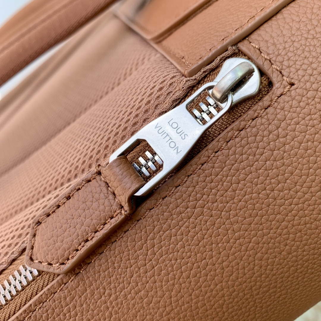 LV M26023 Louis Vuitton Fastline Backpack Tan