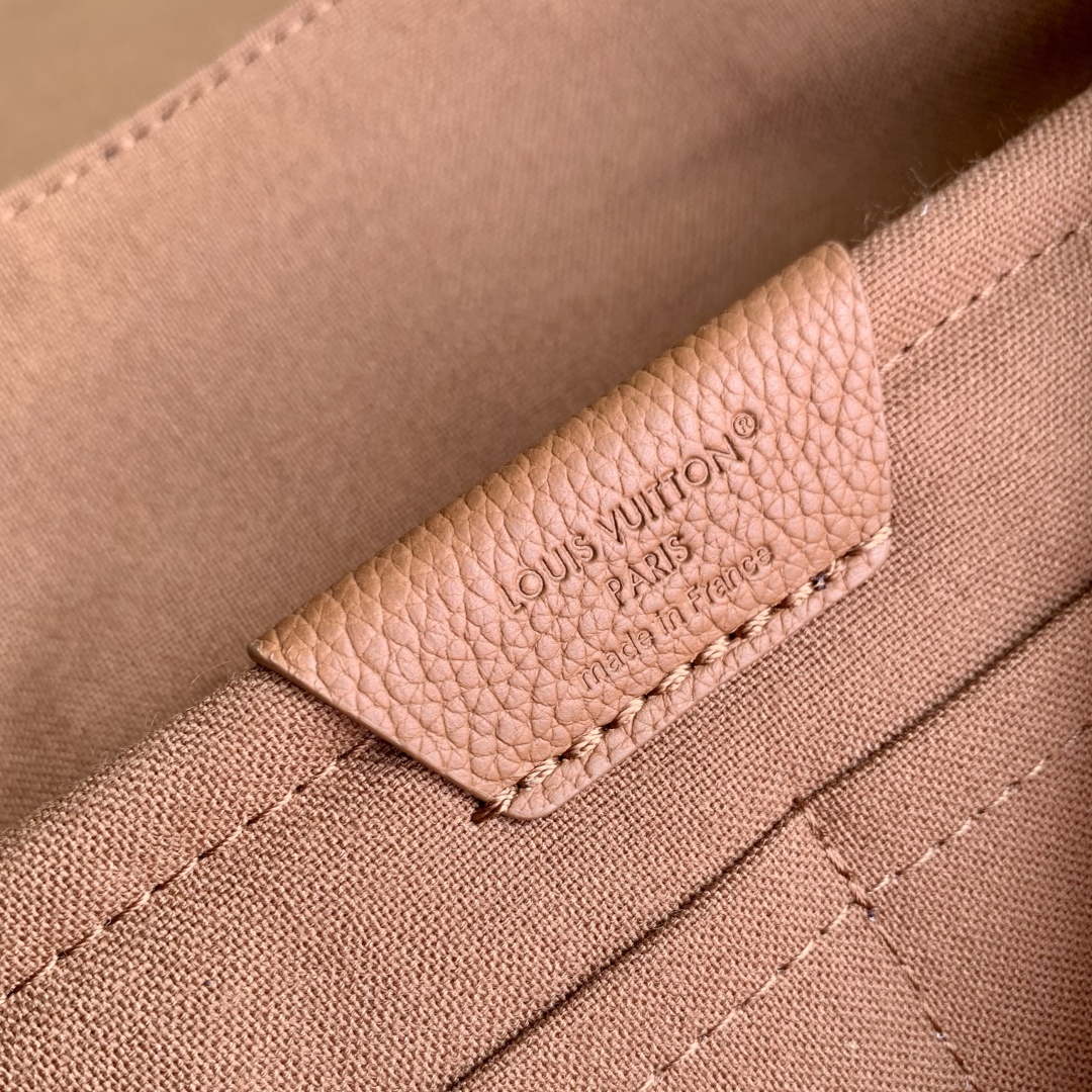 LV M26023 Louis Vuitton Fastline Backpack Tan