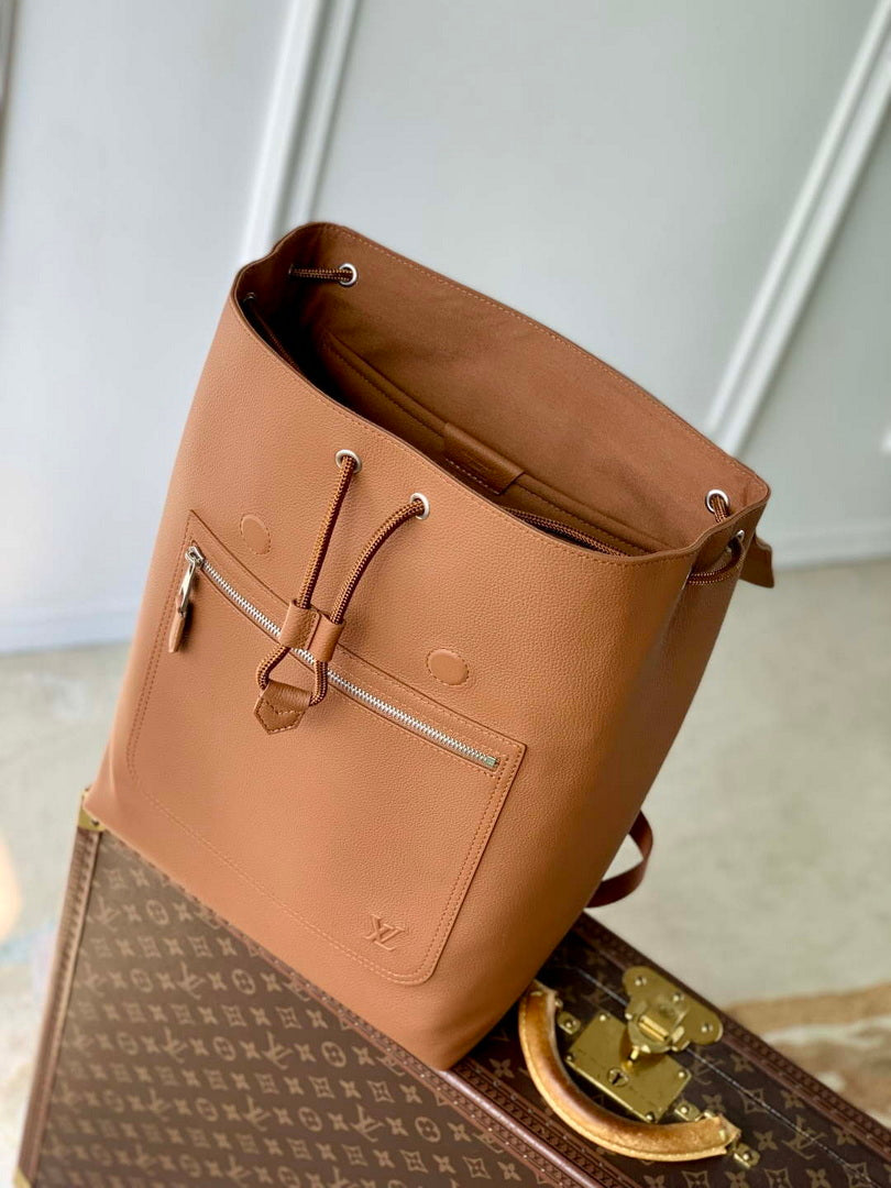 LV M26023 Louis Vuitton Fastline Backpack Tan