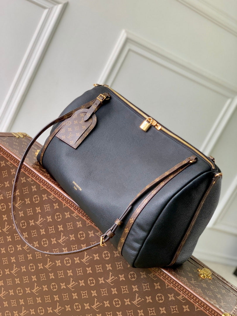 LV M26037 Louis Vuitton Express GM Bag Black