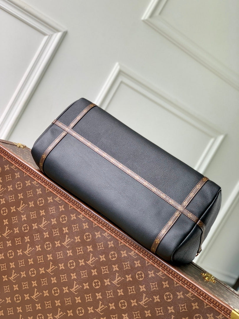 LV M26037 Louis Vuitton Express GM Bag Black